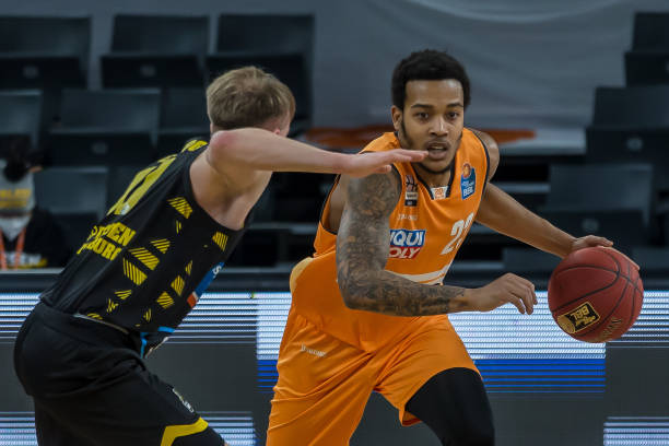 客的涌入而 客的涌入而